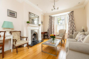 Stunning 3 bed house close to Westfield sleeps 8